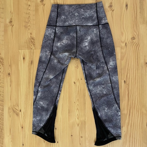 Lululemon Women’s Size 6 Capri Leggings Herringbone Pattern - Picture 1 of 14
